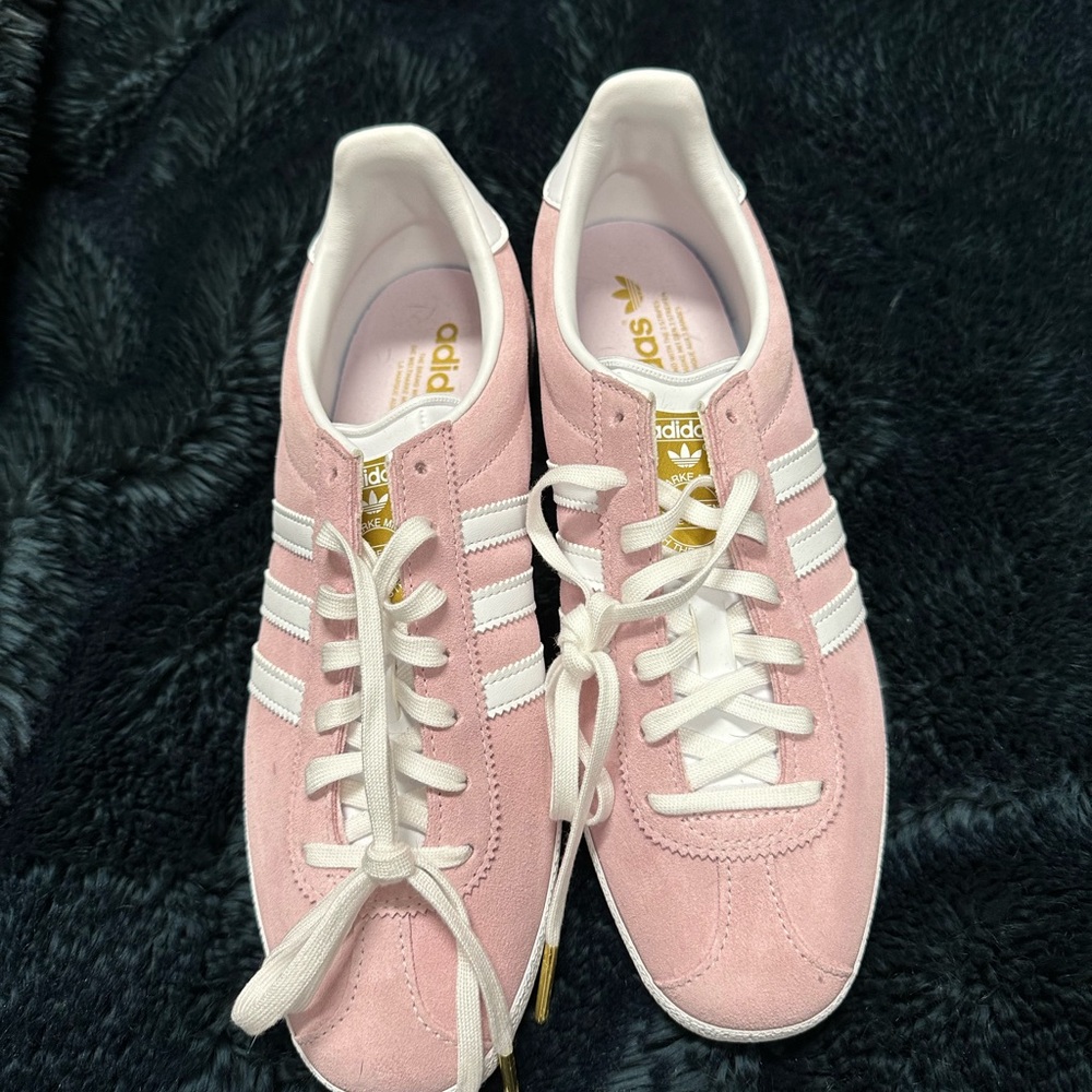 Woman's pink gazelle's